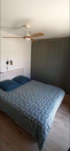 Ένα ή περισσότερα κρεβάτια σε δωμάτιο στο T1 Moderne avec Terrasse