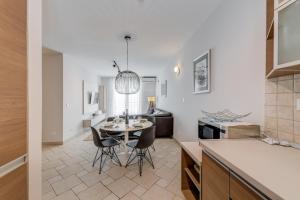Kuchyňa alebo kuchynka v ubytovaní Apartment Stiv Luxe