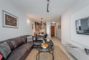 Televízia a/alebo spoločenská miestnosť v ubytovaní Apartment Stiv Luxe