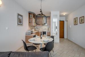 Kuchyňa alebo kuchynka v ubytovaní Apartment Stiv Luxe
