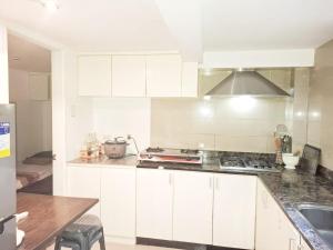 Η κουζίνα ή μικρή κουζίνα στο One House 10BR