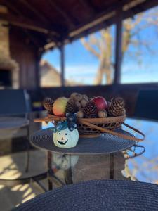 a plate with a basket of fruit on a table at Alio Guest House in Zărneşti +36 photos