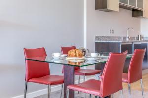 A cozinha ou cozinha compacta de Captain's Club Hotel & Spa
