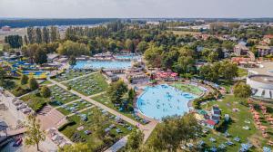 Bazén v ubytování Hotel Thermalpark nebo v jeho okolí