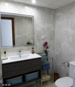 Łazienka w obiekcie Mijas Golf penthouse