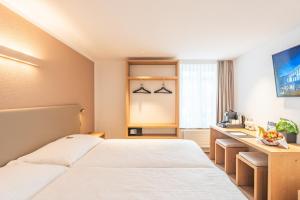 Postel nebo postele na pokoji v ubytování Hotel Artist