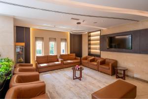 TV a/nebo společenská místnost v ubytování Landmark Grand Hotel