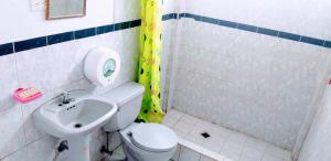 a bathroom with a toilet and a sink at Hostal Lesly Salomé in Tulcán