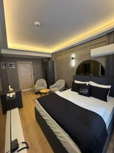 a bedroom with a large bed and a living room at Inn City Park Hotel in Burunabat +6 photos