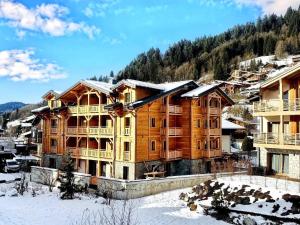 O vedere generală la munți sau o vedere la munte luată de la acest apartament