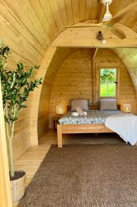 a bedroom in a log cabin with a bed at Quinta da Boa Sorte in Estói