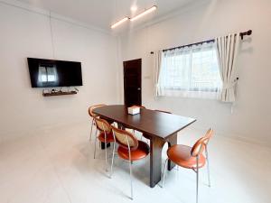 a dining room with a table and chairs at Cloud Nine House Betong in Betong