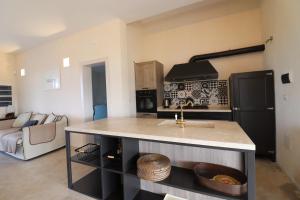 Η κουζίνα ή μικρή κουζίνα στο Elegante Casale 50 Otranto