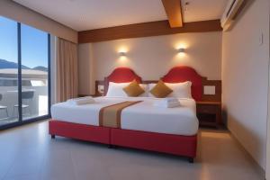 Postel nebo postele na pokoji v ubytování Hack Patong Beach Hotel