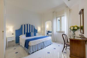 Postel nebo postele na pokoji v ubytování Hotel Villa Di Sorrento