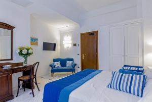 Postel nebo postele na pokoji v ubytování Hotel Villa Di Sorrento