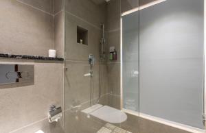 A bathroom at Hotel Anuttara