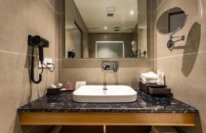 A bathroom at Hotel Anuttara