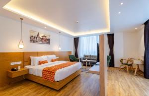 A bed or beds in a room at Hotel Anuttara