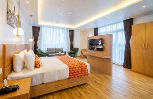 A bed or beds in a room at Hotel Anuttara