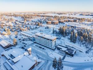 an aerial view of a resort in the snow at Break Sokos Hotel Tahko in Tahkovuori