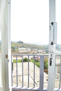 Balkón nebo terasa v ubytování Everfresh High View Cottage Ooty