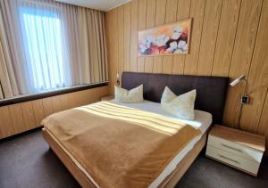 Letto o letti in una camera di Pension Am Kirschberg