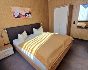 Letto o letti in una camera di Pension Am Kirschberg