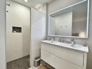 a white bathroom with a sink and a mirror at Maison neuve 4 étoiles plain-pied proche de la mer in Plurien +72 photos