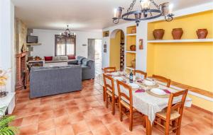 Posezení v ubytování Nice Home In Cañete La Real + 20 fotografií