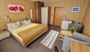 Letto o letti in una camera di Pension Am Kirschberg