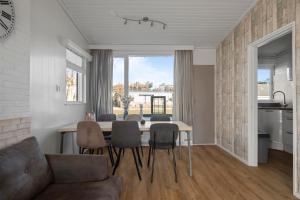 Posezení v ubytování Vakantiehuis Pico Bello - Callantsoog aan Zee + 23 fotografií