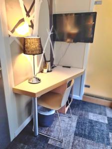 TV a/nebo společenská místnost v ubytování City Living Sentrum Hotel