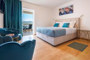 Postel nebo postele na pokoji v ubytování Villa Azzurro with Private Beach