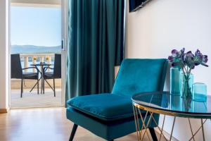 Posezení v ubytování Villa Azzurro with Private Beach