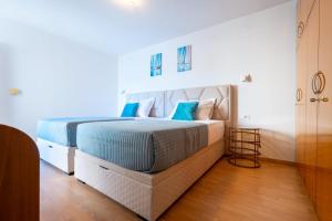 Postel nebo postele na pokoji v ubytování Villa Azzurro with Private Beach