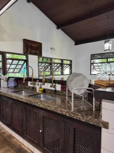 Η κουζίνα ή μικρή κουζίνα στο Casarão Pé na Areia