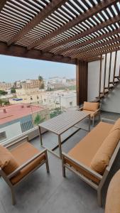 a balcony with a table and chairs and a view at Cocon moderne in Essaouira