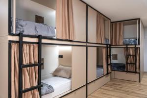 Postel nebo postele na pokoji v ubytování Albergue San Nicolás