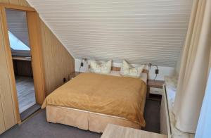 Letto o letti in una camera di Pension Am Kirschberg