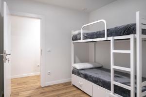 Postel nebo postele na pokoji v ubytování Albergue San Nicolás
