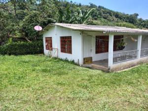 Aed väljaspool majutusasutust Finca las Orquideas