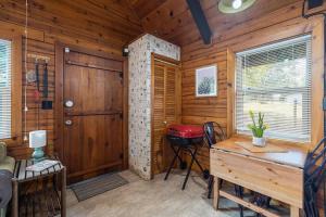 Fotografie z fotogalerie ubytování Nature's Nook - Fire Pit & Near Fishing & Golf v destinaci Eagle Rock