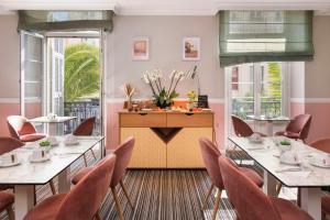 a dining room with tables and chairs and a buffet at Best Western Hotel Lakmi Nice in Nice
