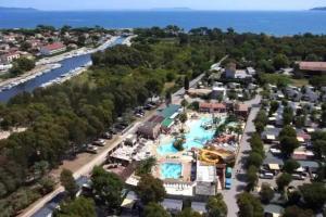 an aerial view of the pool at the resort at Camping 4 étoiles - Parc aquatique - efacfc in Hyères