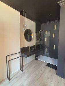 Ένα μπάνιο στο Le 76 appartement 2 chambres avec jardin +9 φωτογραφίες
