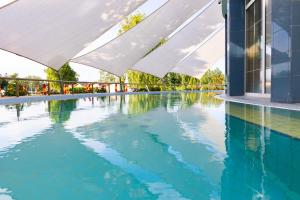 Bazén v ubytování Hotel Thermalpark nebo v jeho okolí