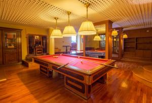 Biliár nebo kulečník v ubytování Mercure Petriolo Siena Terme Spa Hotel