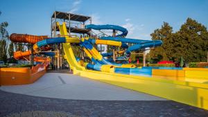 Bazén v ubytování Hotel Thermalpark nebo v jeho okolí