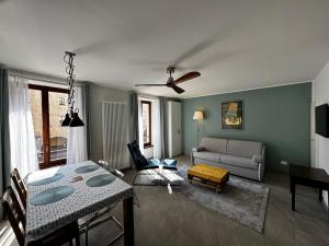 O zonă de relaxare la 1Dest - Central Lakeside Delight